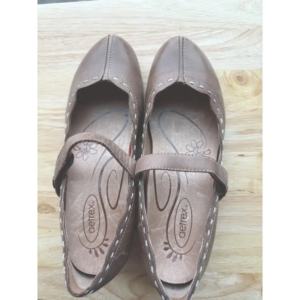 Aetrex Women's Comfortable orthotic arch support Mary Jane Shoes Beige Sz 6.5 W